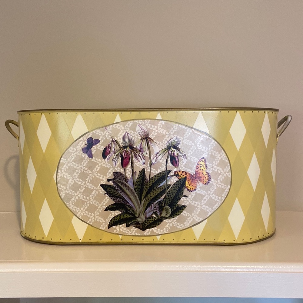 Tole metal painted indoor planter basket bin